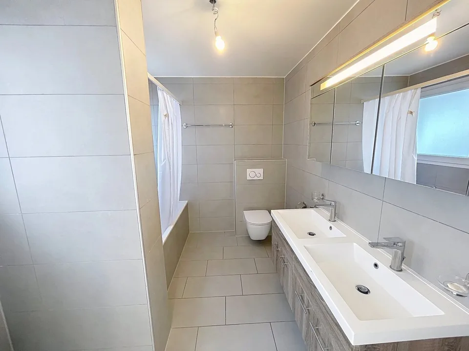 Geräumige 5.5-Zimmer-Villa mit Terrasse und Garten – Foto 5 von 13