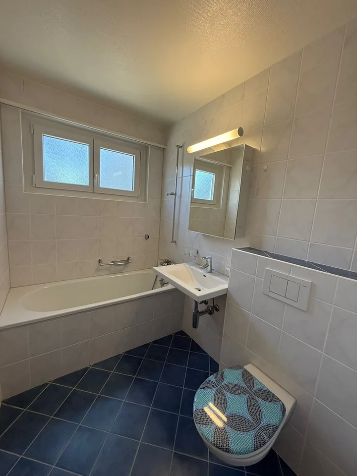 Helle 3.5-Zimmerwohnung im Hochparterre mit Balkon