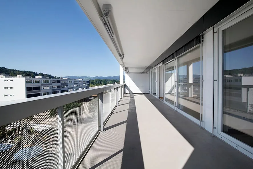 Zentral wohnen mit grossem Balkon!