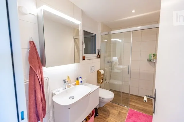3.5-Zimmer-Attika mit Weitblick – 100 m² Terrasse & Studio – Foto 16 von 17