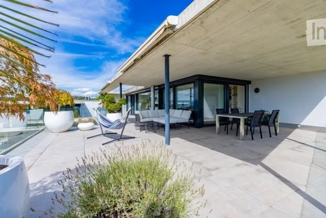 3.5-Zimmer-Attika mit Weitblick – 100 m² Terrasse & Studio – Foto 11 von 17