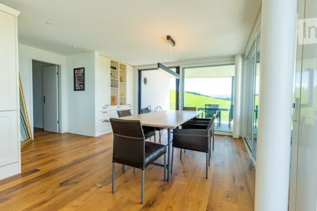 3.5-Zimmer-Attika mit Weitblick – 100 m² Terrasse & Studio – Foto 6 von 17