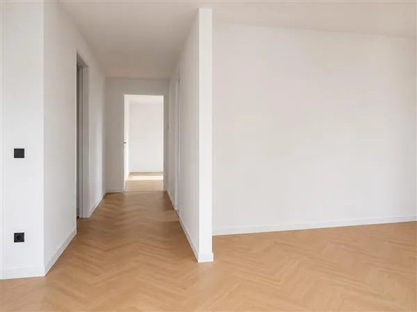 Neue 3.5 Zimmer mit großem Privatgarten – Foto 3 von 10