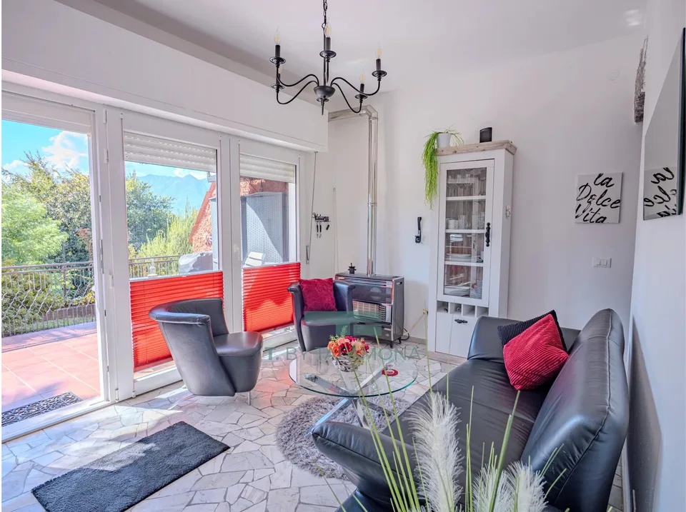 Tasteful terrace apartment in a quiet, green residential area of Luino – photo 11 of 13
