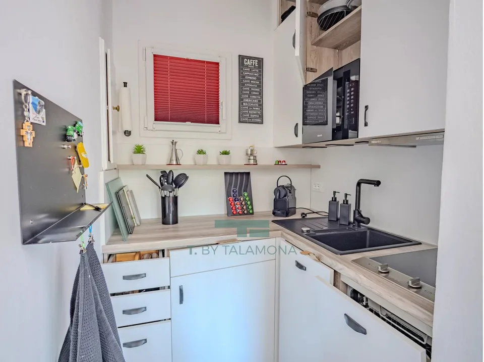 Tasteful terrace apartment in a quiet, green residential area of Luino – photo 10 of 13