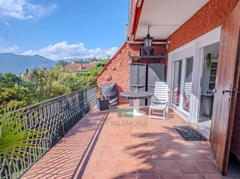 Tasteful terrace apartment in a quiet, green residential area of Luino – photo 5 of 13