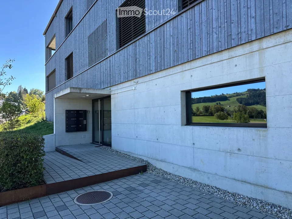 Neuwertige 4.5-Zimmer-Gartenwohnung mit viel Licht & Ruhe in Mörschwil