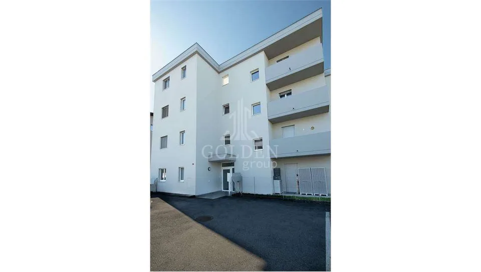 Appartement spacieux de 2,5 pièces avec parking et jardin privé