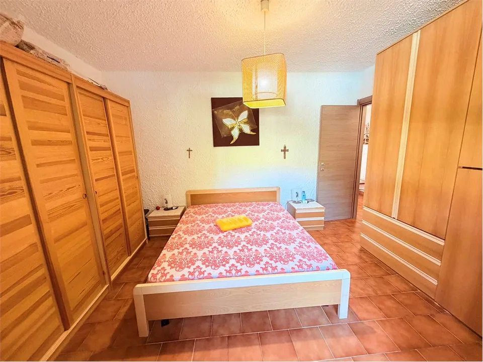 Grazioso bilocale con terrazza, piscina e garage – foto 7 di 13
