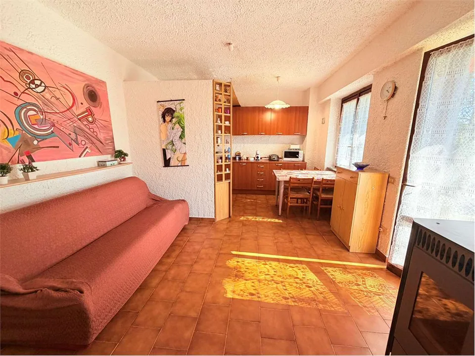 Grazioso bilocale con terrazza, piscina e garage – foto 3 di 13