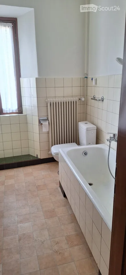 Wohnung in Doppelhaushälfte mit Innenhof und Parkplatz – Foto 5 von 5