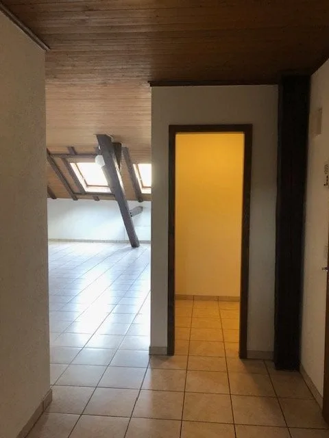 Schönes Dachapartment mit 2,5 Zimmern in Biel – Foto 4 von 5