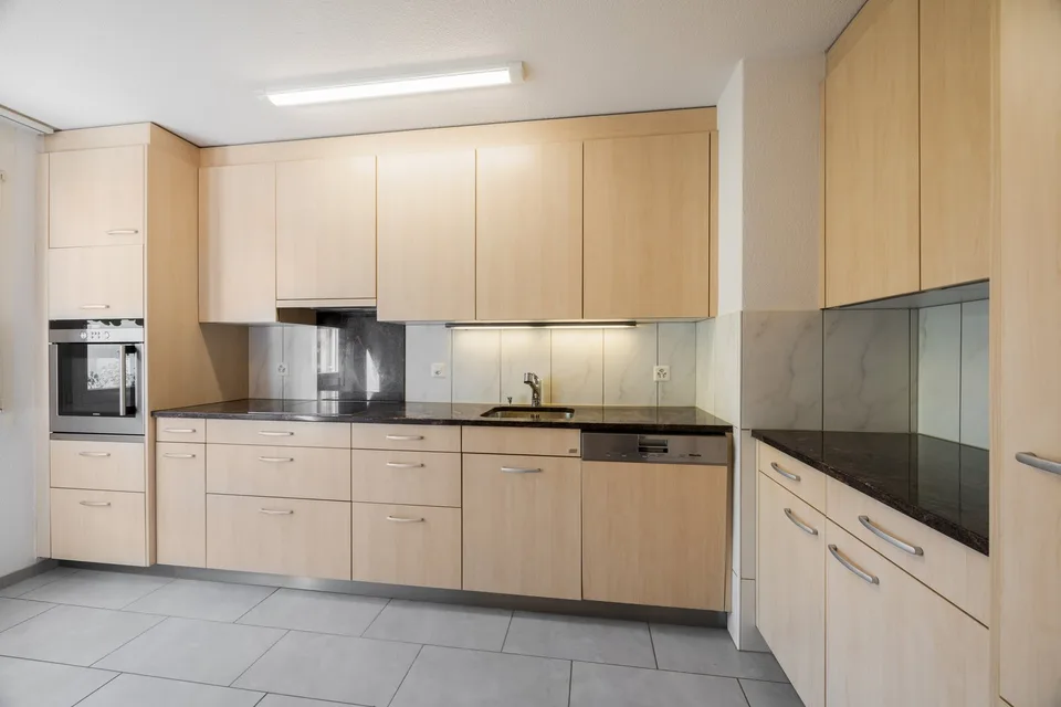 Appartamento a maisonnette 5½ locali con 120m2 di quota di terreno e giardino frontale 32m2 – foto 9 di 18