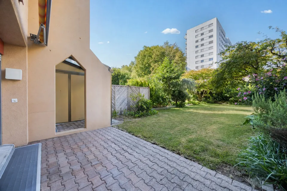 Appartamento a maisonnette 5½ locali con 120m2 di quota di terreno e giardino frontale 32m2 – foto 4 di 18