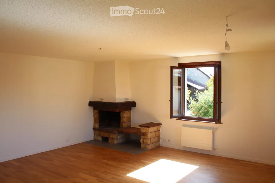 Renovierte Wohnung in altem Bauernhof, 173 m², großer Garten