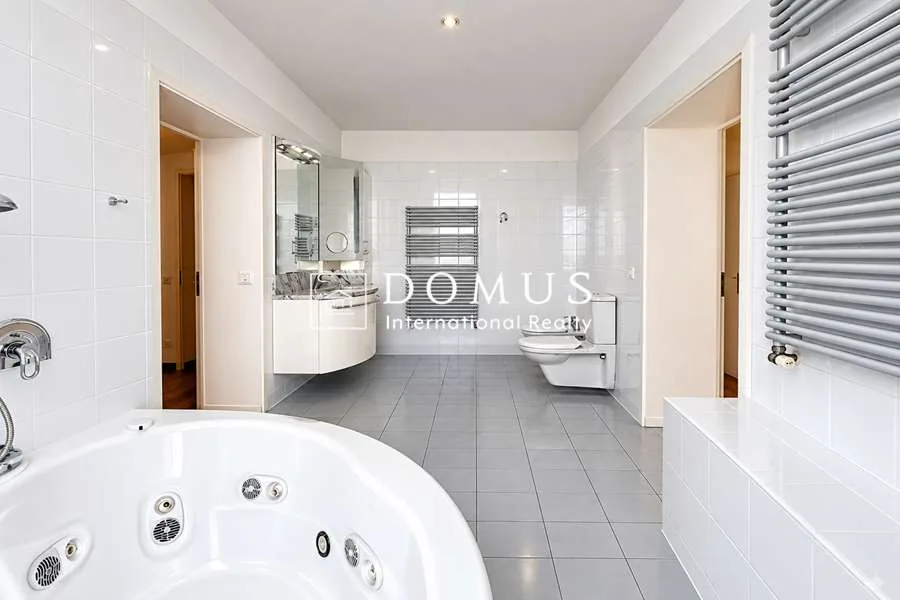 Signoriles und geräumiges Apartment im Zentrum – Foto 8 von 11