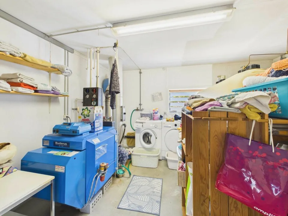 Casa con grande biotopo, garage e due edifici polivalenti – foto 14 di 15