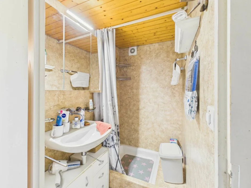 Casa con grande biotopo, garage e due edifici polivalenti – foto 9 di 15