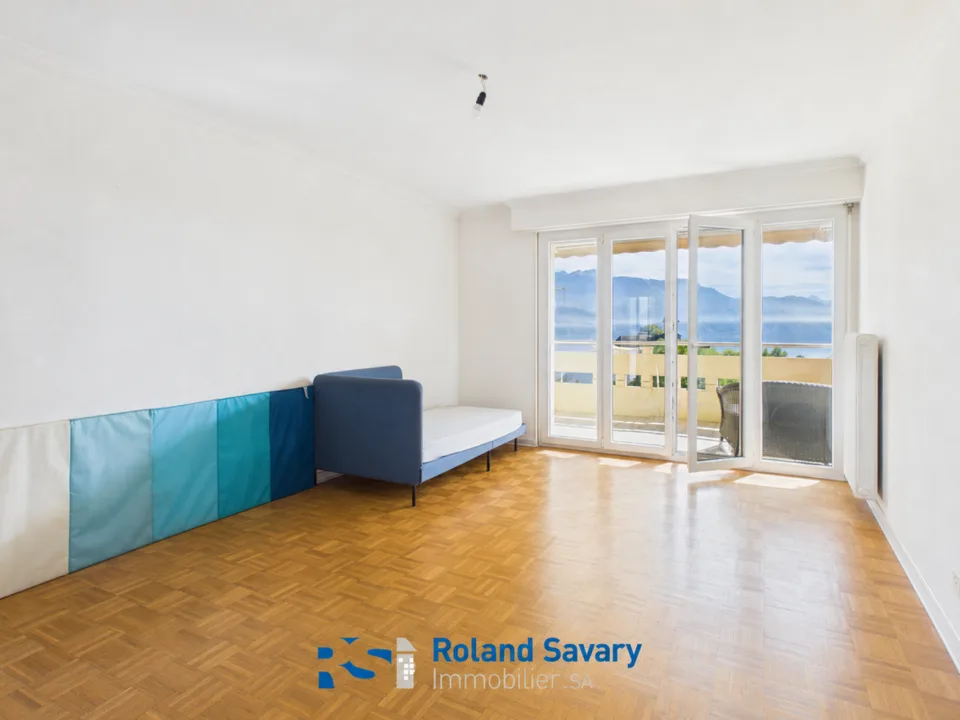 Zu renovieren - 4,5 Zimmer mit Balkon, Seeblick und Innenparkplatz in Chexbres – Foto 4 von 9