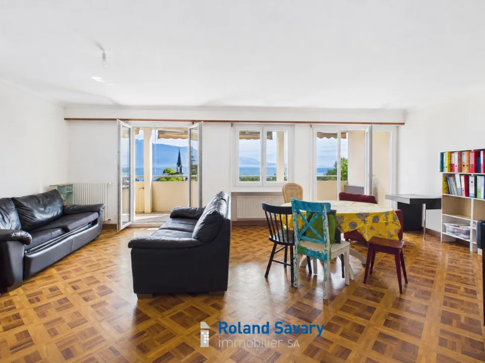 Zu renovieren - 4,5 Zimmer mit Balkon, Seeblick und Innenparkplatz in Chexbres – Foto 2 von 9