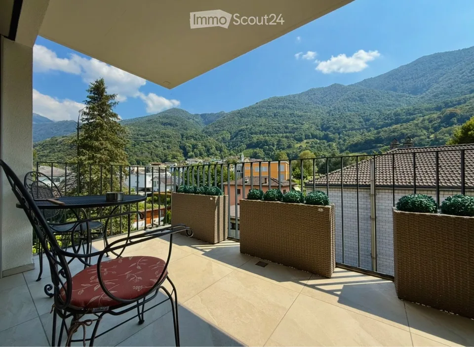 Dernier étage à Cadenazzo avec buanderie et grand terrasse