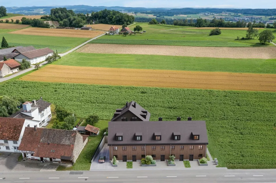 Bezugsbereiter Neubau: Einzigartiges Reihenhaus in Oberneunforn – foto 5 di 14