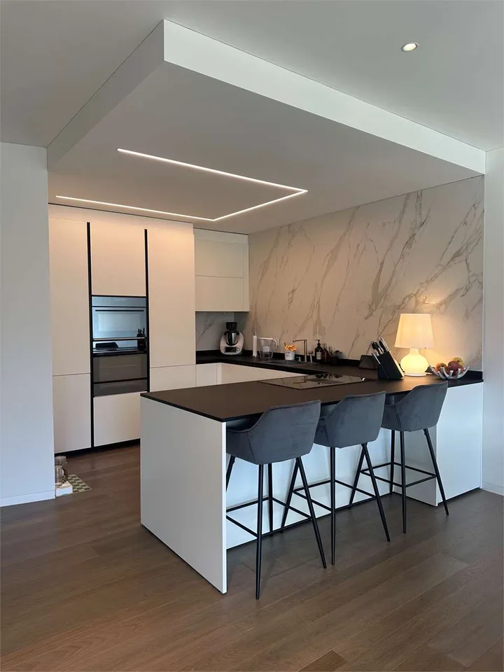 Duplex avec vue sur le lac, jardin et piscine – photo 4 sur 13