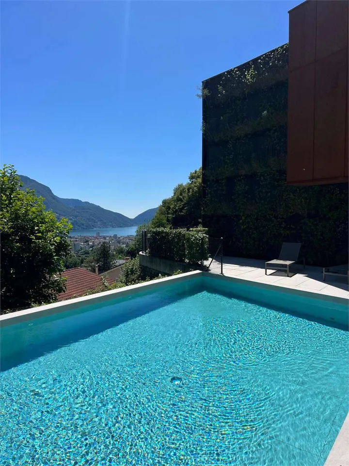 Duplex avec vue sur le lac, jardin et piscine – photo 7 sur 13