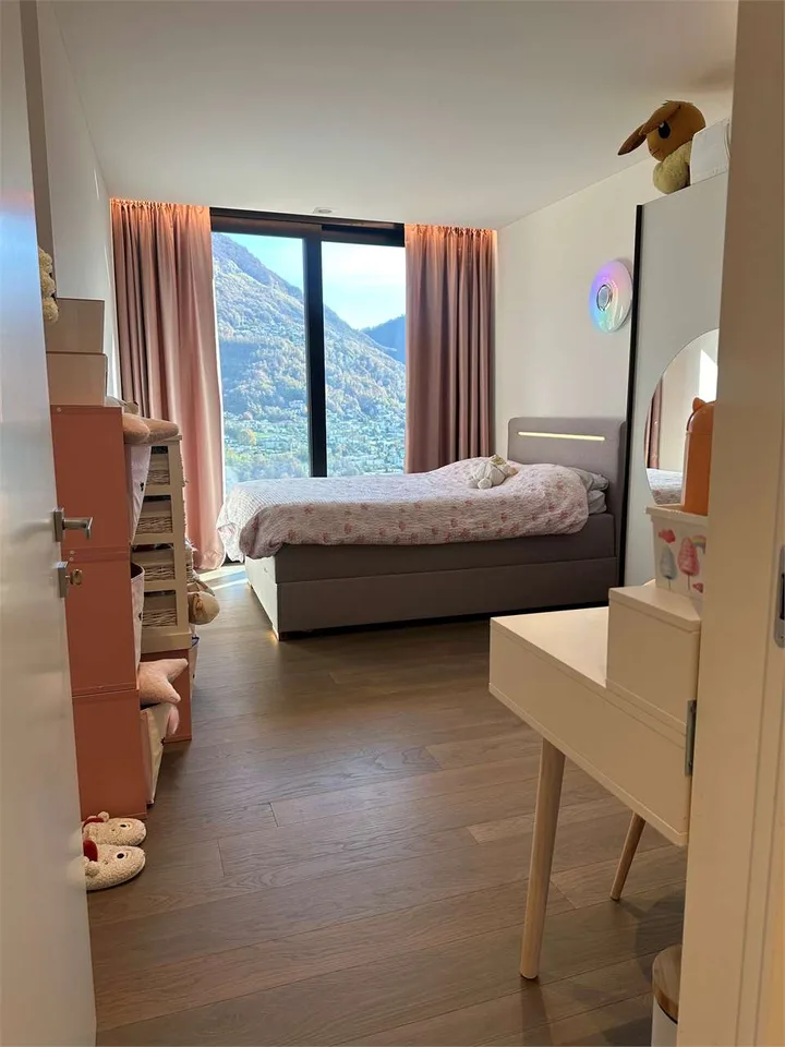 Duplex avec vue sur le lac, jardin et piscine – photo 12 sur 13