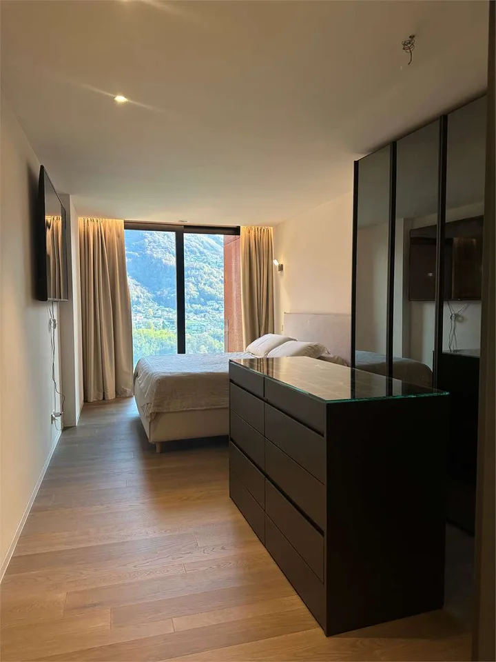 Duplex avec vue sur le lac, jardin et piscine – photo 10 sur 13