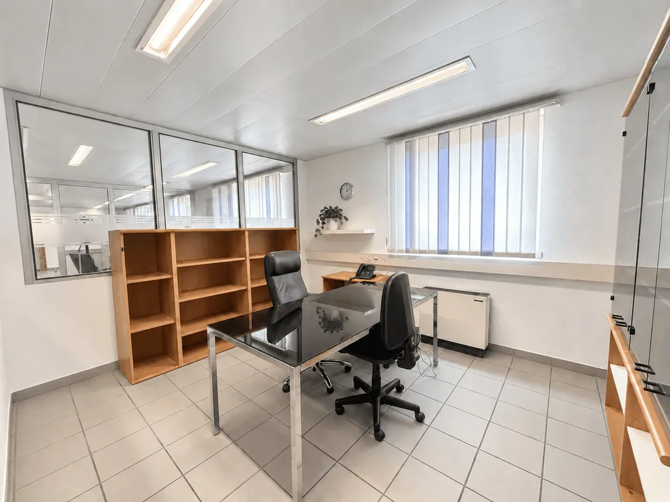 Vaste bureau à Taverne de 175 m² + différents parkings