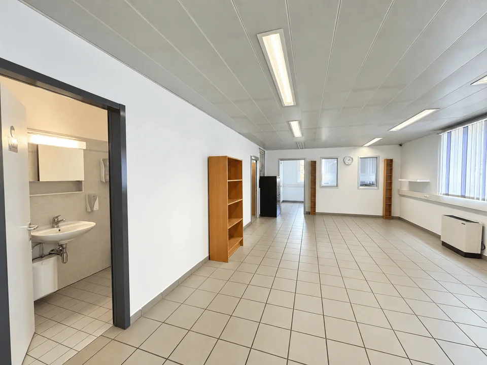 Vaste bureau à Taverne de 175 m² + différents parkings