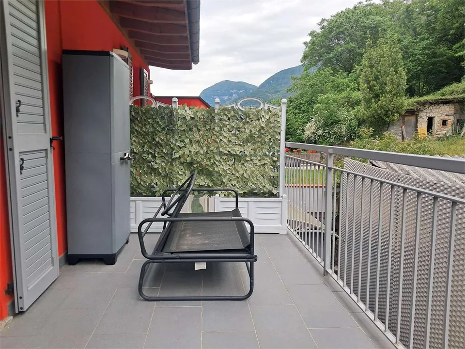 Mendrisio-Capolago: modernes 2,5-Zimmer-Duplex im Kern – Foto 2 von 8