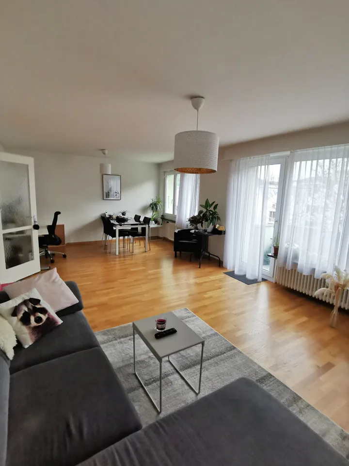 Schöne 2.5 Zimmer Wohnung an ruhiger Lage