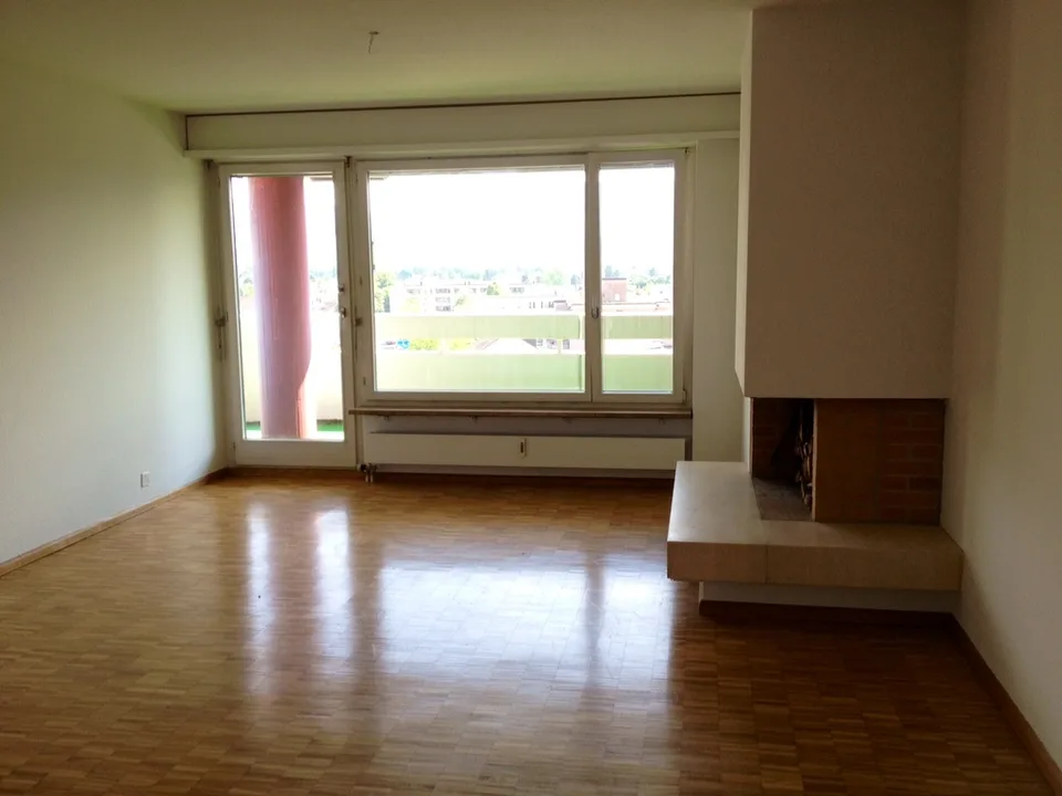 Geniessen Sie die Aussicht im 7. OG, mit grossem Balkon