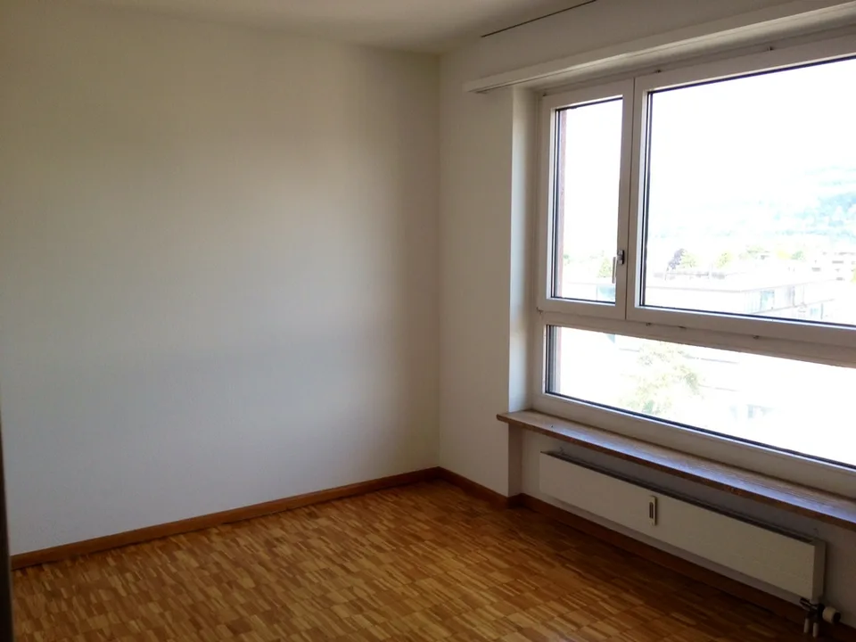 Geniessen Sie die Aussicht im 7. OG, mit grossem Balkon
