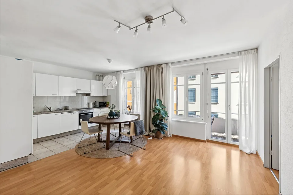 Helle 2 - Zimmerwohnung mit Balkon, wenige Fussminuten vom HB – Foto 3 von 5