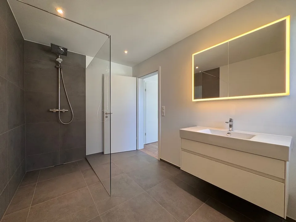 Appartement moderne 3.5 pièces dans un immeuble neuf à Gontenschwil.