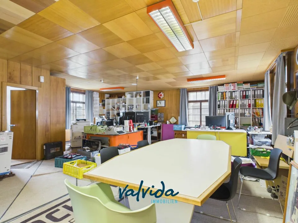 Interesting commercial space with versatile uses – photo 6 of 10