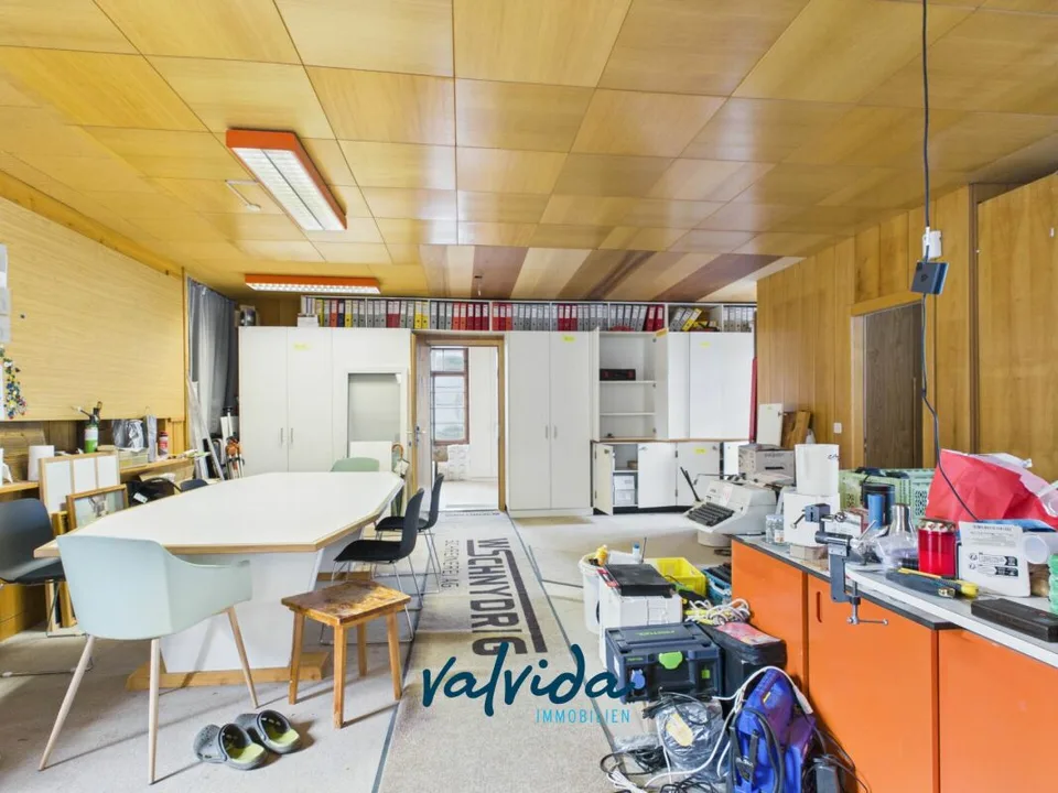 Interesting commercial space with versatile uses – photo 5 of 10