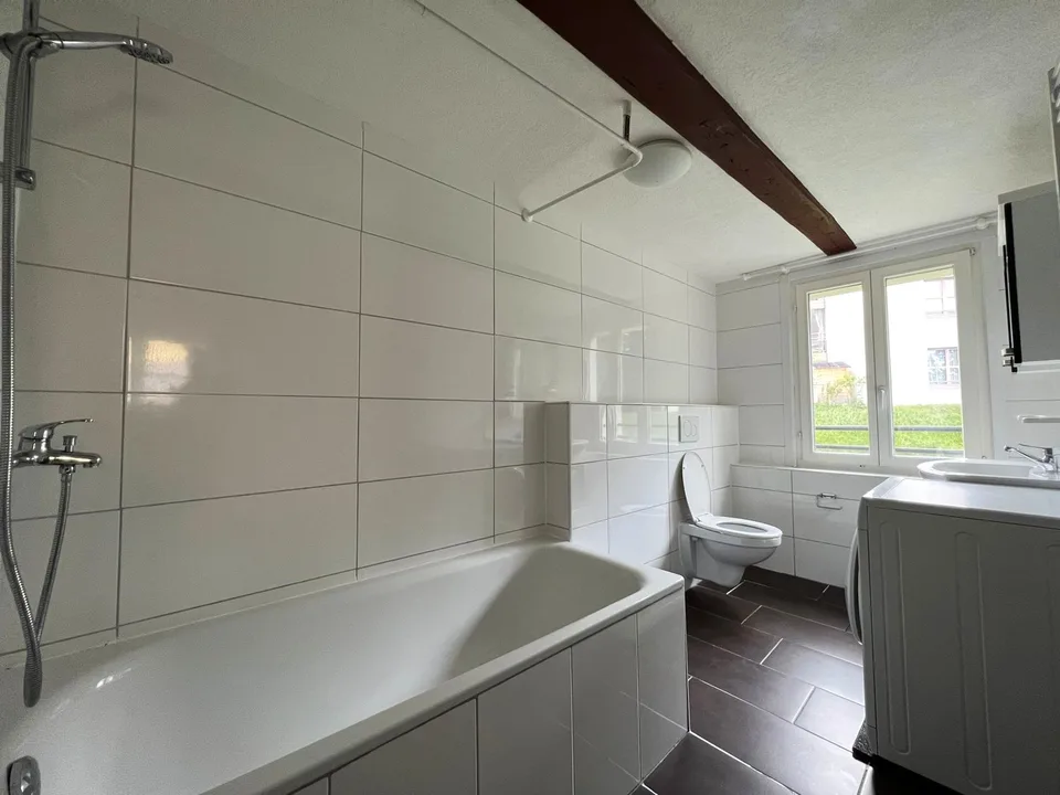 Appartement charmant de 3,5 pièces avec balcon à Degersheim