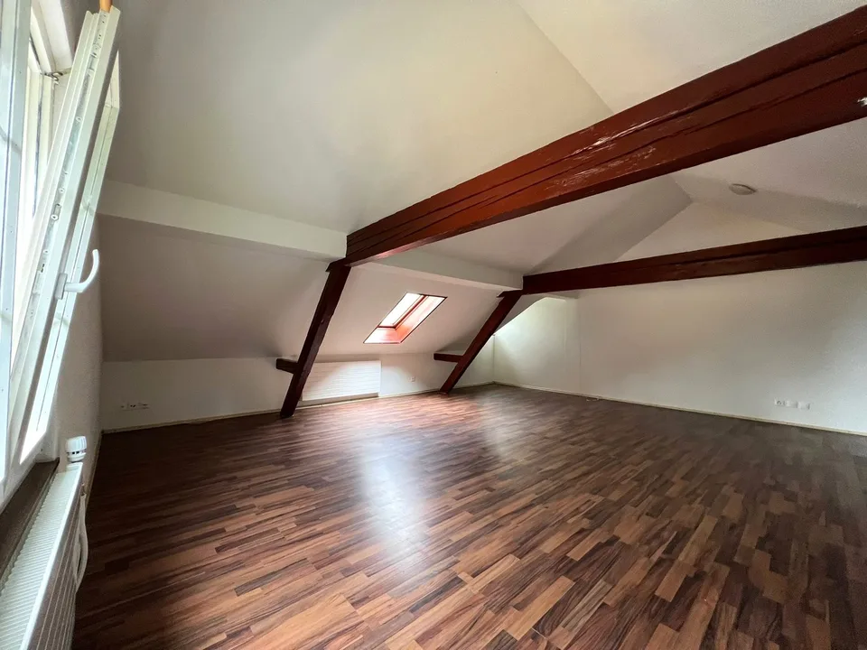 Appartement charmant de 3,5 pièces avec balcon à Degersheim
