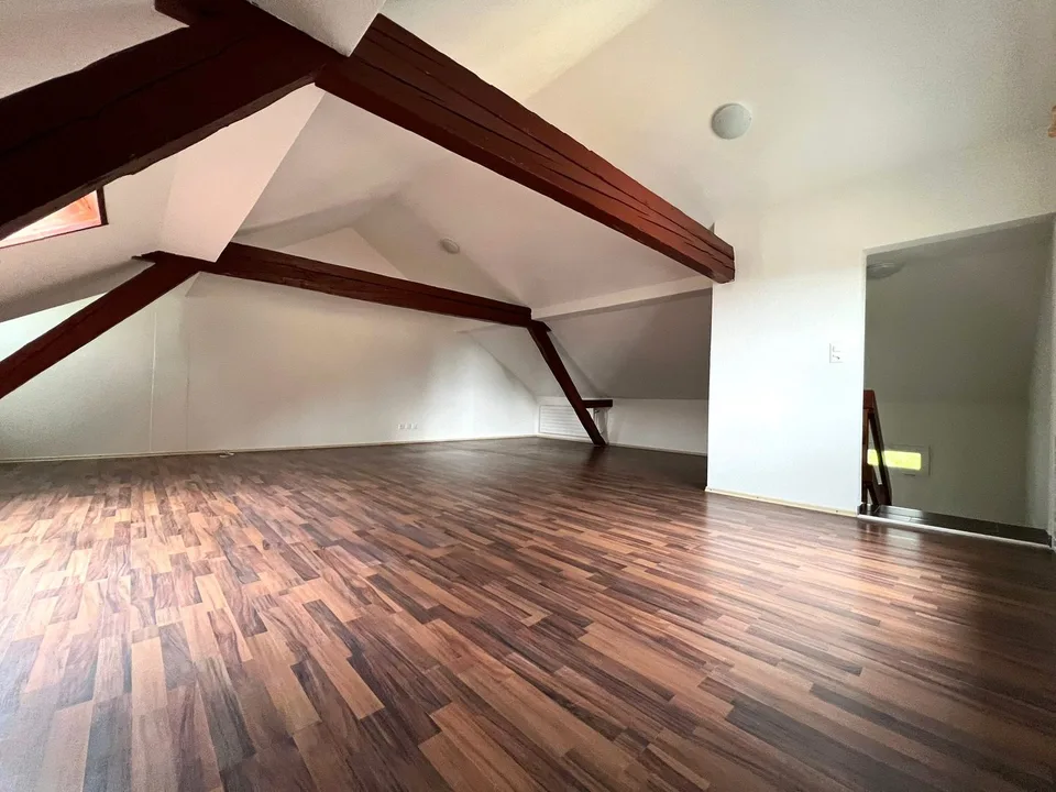 Appartement charmant de 3,5 pièces avec balcon à Degersheim