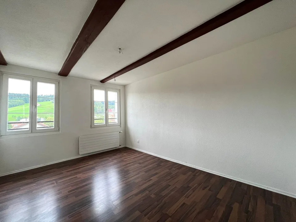 Appartement charmant de 3,5 pièces avec balcon à Degersheim