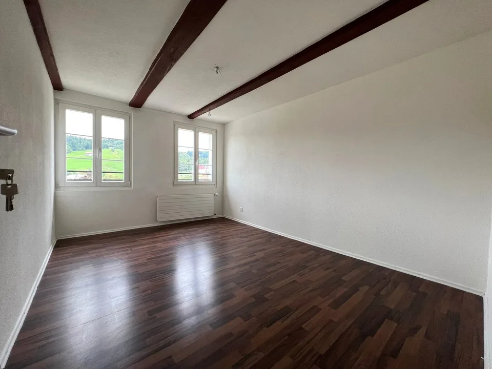 Appartement charmant de 3,5 pièces avec balcon à Degersheim