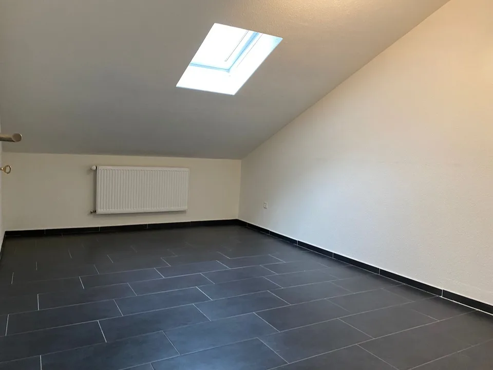 Appartement moderne 3 pièces en mansarde dans un quartier calme de Matzingen