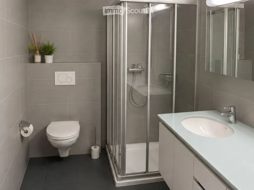 5-Zi.-Wohnung mit gedeckter Terrasse & Parkmöglichkeit