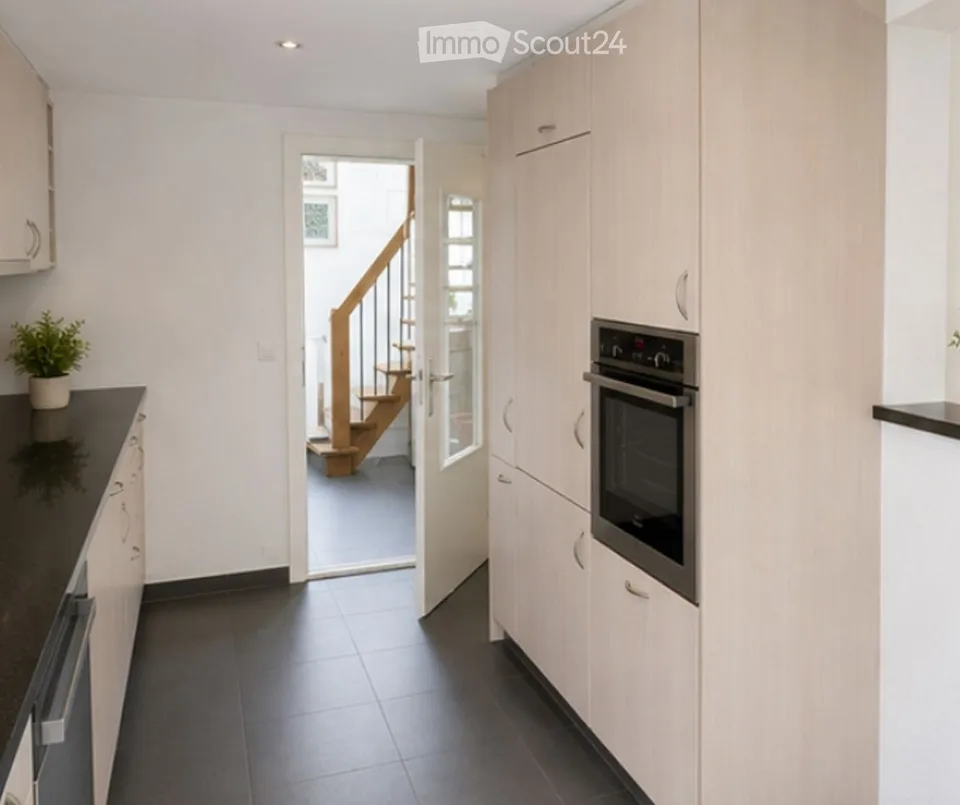5-Zi.-Wohnung mit gedeckter Terrasse & Parkmöglichkeit