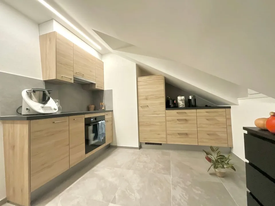 The charm of exposed beams - Spacious 3-room apartment