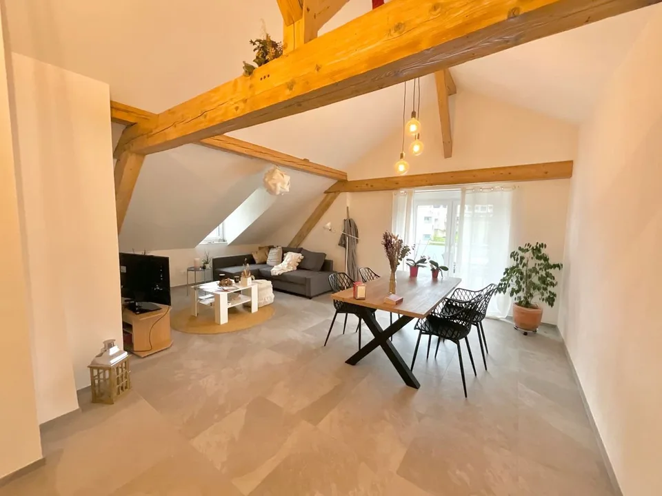 The charm of exposed beams - Spacious 3-room apartment